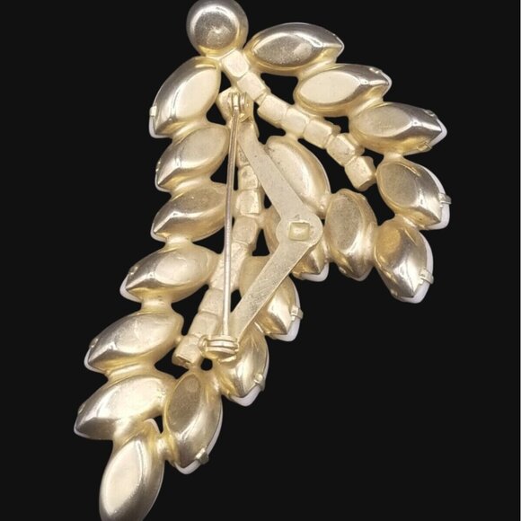 Milk Glass Aurora Borealis Brooch Shimmer Finish Graduated Rhinestones Gold Tone - Picture 6 of 7